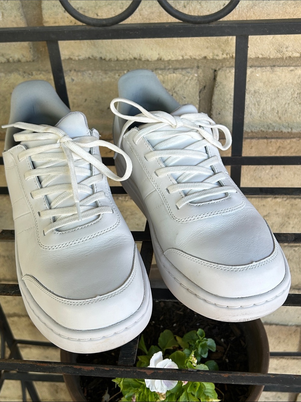OrthoFeet “Wander” Sneakers. Hands Free Comfort. Women’s Size 11
